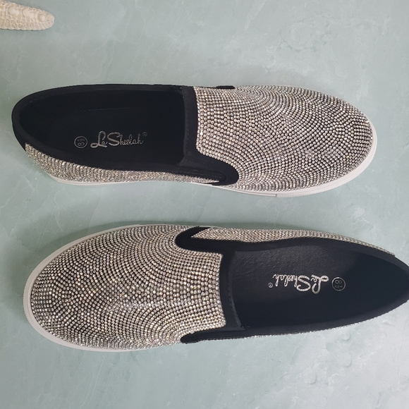 NEW! Black and White Rhinestone Slip On Sn… - Picture 7 of 9